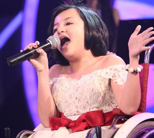 Cô gái "xương thủy tinh" và chàng trai popping dắt tay nhau vào chung kết ảnh 1 Cô gái "xương thủy tinh" và chàng trai popping dắt tay nhau vào chung kết ảnh 1