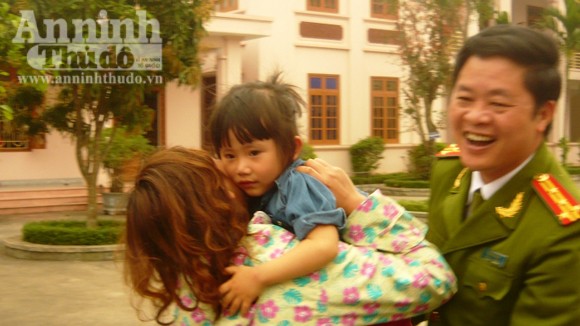 Hình ảnh mới nhất về cháu Na sau nhiều ngày bị bắt cóc ảnh 1 Hình ảnh mới nhất về cháu Na sau nhiều ngày bị bắt cóc ảnh 1