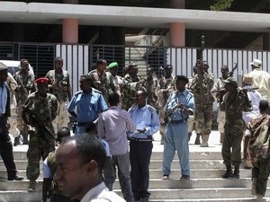 Đánh bom nhà hát, Thủ tướng Somalia thoát nạn ảnh 1 Đánh bom nhà hát, Thủ tướng Somalia thoát nạn ảnh 1