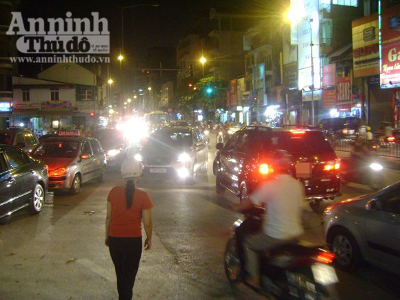 Nhốn nháo mua xăng giờ tăng giá lên 23.400 đồng/lít ảnh 7 Nhốn nháo mua xăng giờ tăng giá lên 23.400 đồng/lít ảnh 7