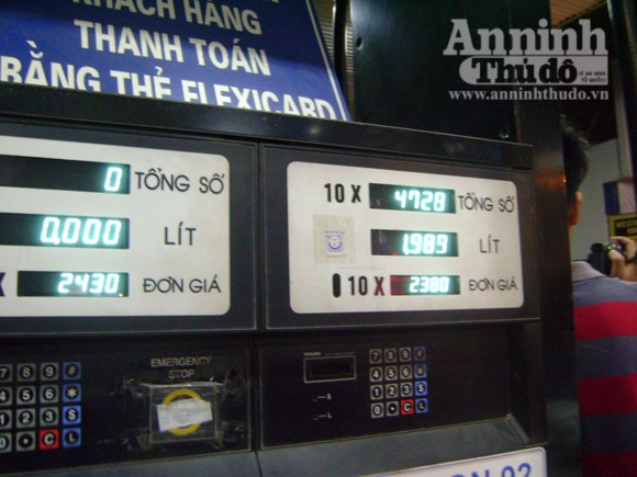 Nhốn nháo mua xăng giờ tăng giá lên 23.400 đồng/lít ảnh 18 Nhốn nháo mua xăng giờ tăng giá lên 23.400 đồng/lít ảnh 18