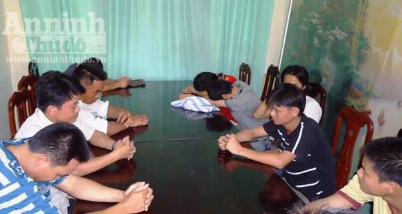 Bắt 12 nông dân trên chiếu bạc ảnh 1 Bắt 12 nông dân trên chiếu bạc ảnh 1