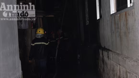 Đang ngồi chơi, nhà bỗng dưng bốc cháy ảnh 1 Đang ngồi chơi, nhà bỗng dưng bốc cháy ảnh 1