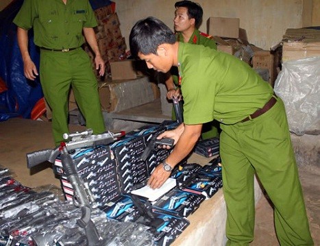 Phát hiện hơn 200kg súng đồ chơi bắn đạn thật ảnh 1 Phát hiện hơn 200kg súng đồ chơi bắn đạn thật ảnh 1