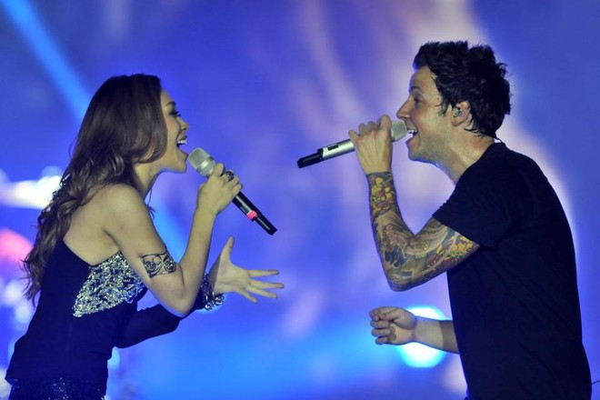 Mỹ Tâm bùng nổ bên ban nhạc rock nổi tiếng Simple Plan ảnh 2 Mỹ Tâm bùng nổ bên ban nhạc rock nổi tiếng Simple Plan ảnh 2