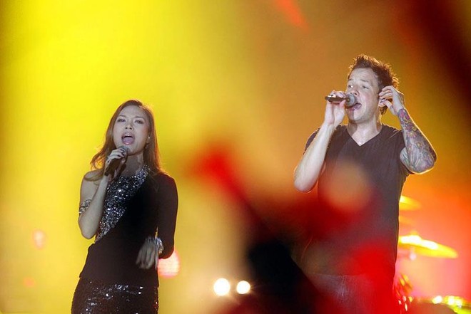 Mỹ Tâm bùng nổ bên ban nhạc rock nổi tiếng Simple Plan ảnh 3 Mỹ Tâm bùng nổ bên ban nhạc rock nổi tiếng Simple Plan ảnh 3