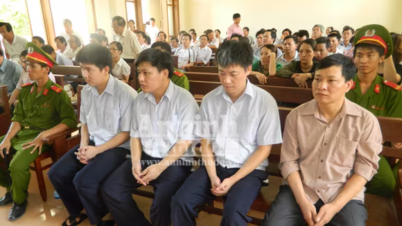 Bất ngờ hoãn phiên xử vụ cán bộ kiểm toán nhận hối lộ ảnh 1 Bất ngờ hoãn phiên xử vụ cán bộ kiểm toán nhận hối lộ ảnh 1