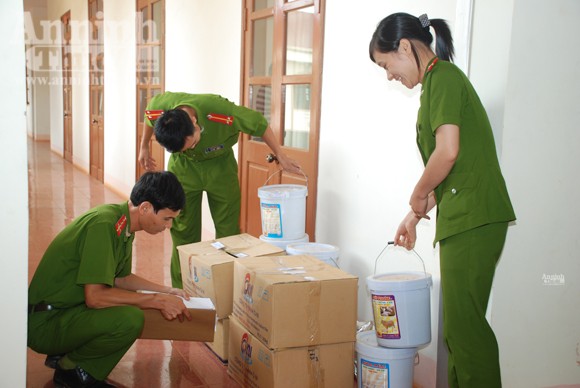 Phát hiện và thu giữ trên 100kg chất tạo nạc cho gia súc ảnh 1 Phát hiện và thu giữ trên 100kg chất tạo nạc cho gia súc ảnh 1