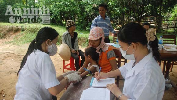 Chuyên gia Bỉ về Quảng Ngãi nghiên cứu bệnh viêm da lạ ảnh 1 Chuyên gia Bỉ về Quảng Ngãi nghiên cứu bệnh viêm da lạ ảnh 1