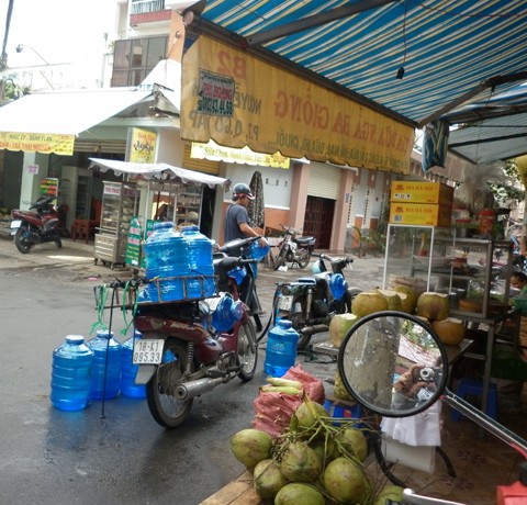 Phát hiện nước uống đóng chai nhiễm khuẩn mủ xanh ảnh 1 Phát hiện nước uống đóng chai nhiễm khuẩn mủ xanh ảnh 1
