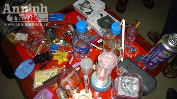 Chui lủi trong nhà nghỉ, buôn bán ma túy ảnh 3 Chui lủi trong nhà nghỉ, buôn bán ma túy ảnh 3