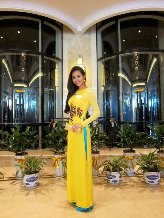 Hoàng My mặc áo dài dự tiệc từ thiện ảnh 1 Hoàng My mặc áo dài dự tiệc từ thiện ảnh 1