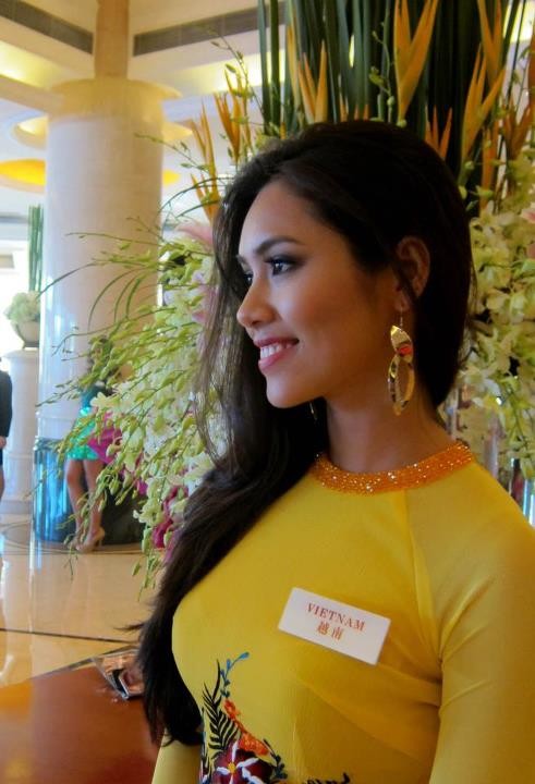 Hoàng My mặc áo dài dự tiệc từ thiện ảnh 2 Hoàng My mặc áo dài dự tiệc từ thiện ảnh 2