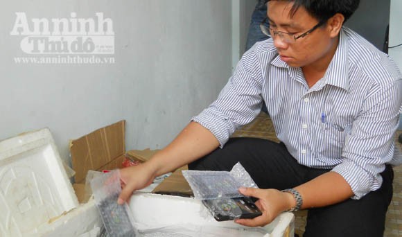 Xe đông lạnh chở...điện thoại di động lậu ảnh 1 Xe đông lạnh chở...điện thoại di động lậu ảnh 1
