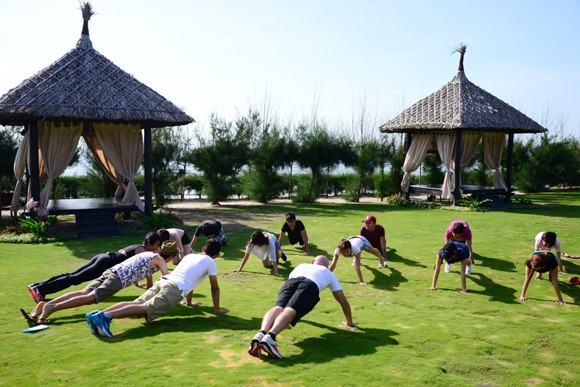 Thí sinh VJ Camp lăn lộn trên cát dưới cái nắng nóng bỏng ảnh 2 Thí sinh VJ Camp lăn lộn trên cát dưới cái nắng nóng bỏng ảnh 2