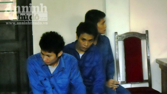 22 năm tù cho ba đối tượng thích nói chuyện bằng dao ảnh 1 22 năm tù cho ba đối tượng thích nói chuyện bằng dao ảnh 1