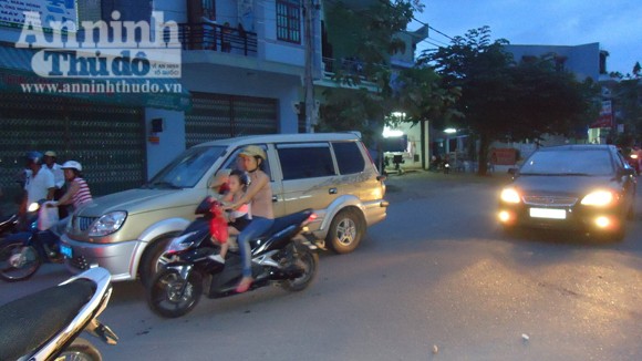 Đến xem nạn nhân nằm thẳng cẳng giữa đường, rồi bỏ đi... ảnh 3 Đến xem nạn nhân nằm thẳng cẳng giữa đường, rồi bỏ đi... ảnh 3