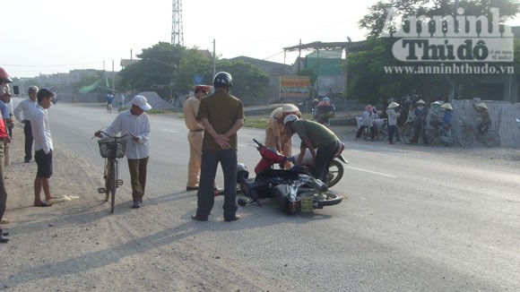 Liên tiếp xảy ra tai nạn, 2 người nguy kịch ảnh 1 Liên tiếp xảy ra tai nạn, 2 người nguy kịch ảnh 1