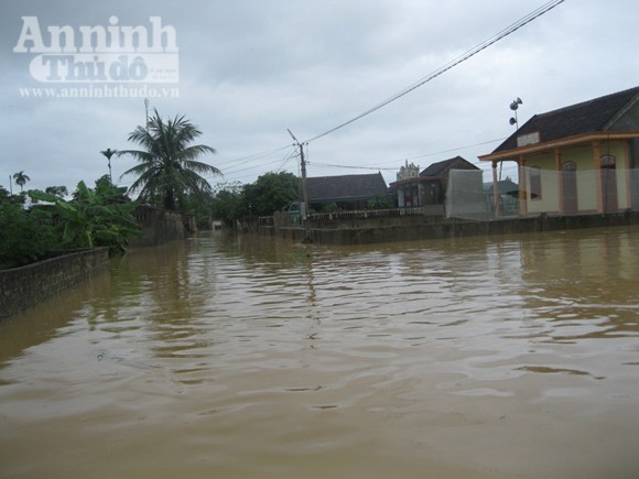 Hơn 5000 ngôi nhà nhấn chìm, 5 người chết, hàng chục người bị thương ảnh 7 Hơn 5000 ngôi nhà nhấn chìm, 5 người chết, hàng chục người bị thương ảnh 7