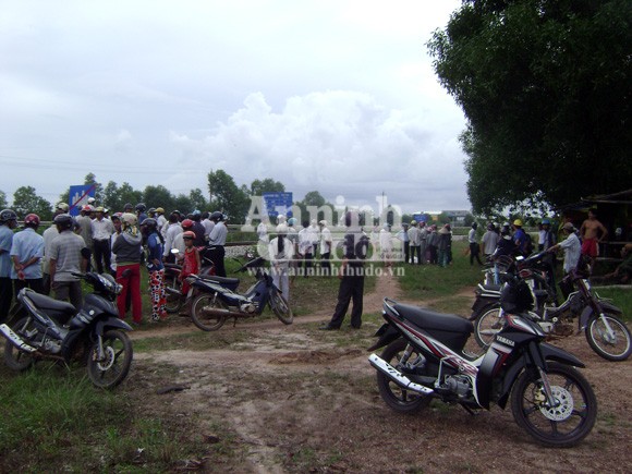 Băng qua đường sắt, ông lão bị tàu tông chết ảnh 2 Băng qua đường sắt, ông lão bị tàu tông chết ảnh 2