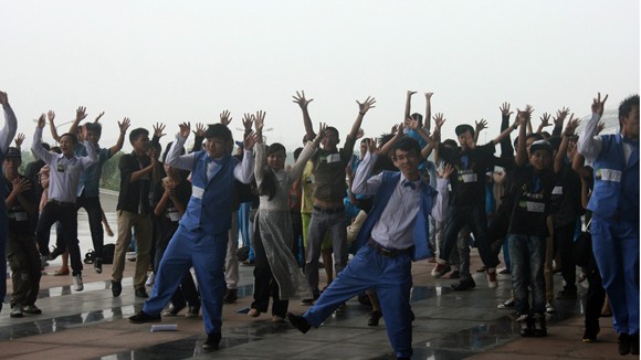 Hàng trăm thí sinh nhảy flashmob chào đón Got talent ảnh 1 Hàng trăm thí sinh nhảy flashmob chào đón Got talent ảnh 1