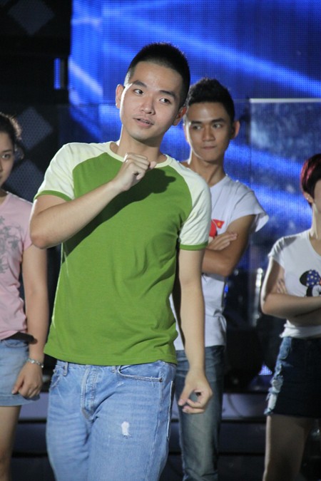 "Kiều nữ" Idol "uốn éo" bên biên đạo múa Tấn Lộc ảnh 6 "Kiều nữ" Idol "uốn éo" bên biên đạo múa Tấn Lộc ảnh 6