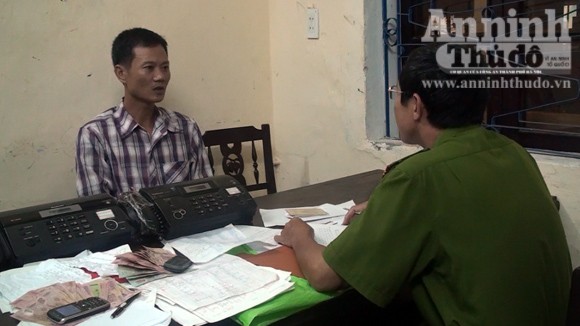 Bắt quả tang "nhà cái" đang thu gom bảng đề ảnh 1 Bắt quả tang "nhà cái" đang thu gom bảng đề ảnh 1