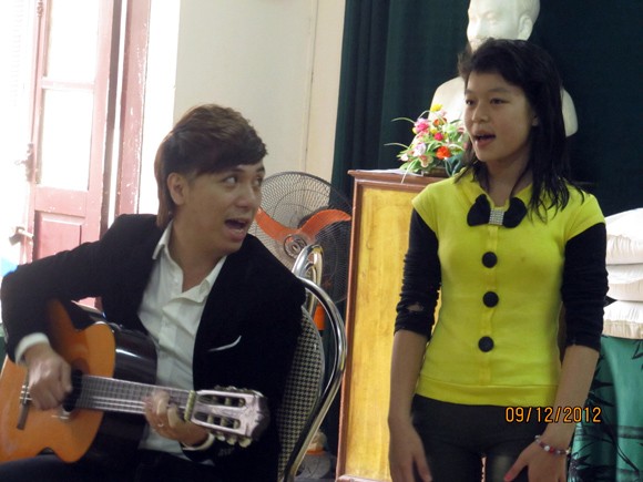 Ca sĩ ZMA sưởi ấm trái tim trẻ mồ côi ảnh 6 Ca sĩ ZMA sưởi ấm trái tim trẻ mồ côi ảnh 6