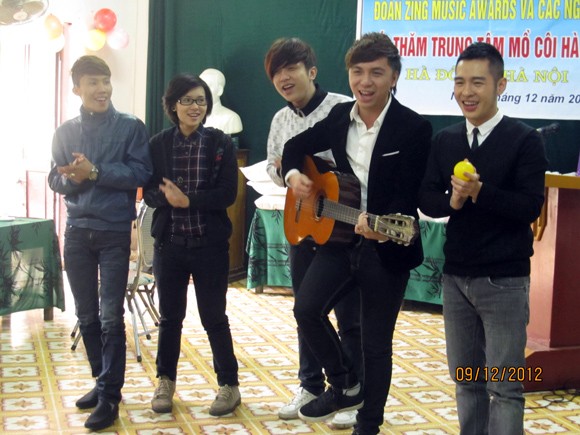 Ca sĩ ZMA sưởi ấm trái tim trẻ mồ côi ảnh 5 Ca sĩ ZMA sưởi ấm trái tim trẻ mồ côi ảnh 5