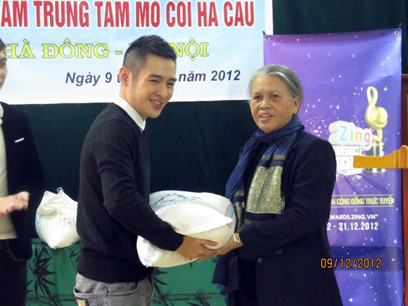 Ca sĩ ZMA sưởi ấm trái tim trẻ mồ côi ảnh 3 Ca sĩ ZMA sưởi ấm trái tim trẻ mồ côi ảnh 3