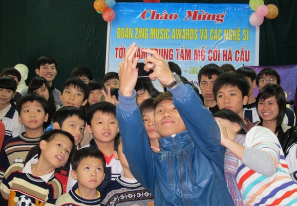 Ca sĩ ZMA sưởi ấm trái tim trẻ mồ côi ảnh 10 Ca sĩ ZMA sưởi ấm trái tim trẻ mồ côi ảnh 10