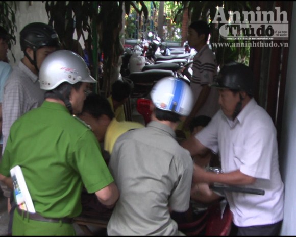 “Đánh úp” ổ bạc với nhiều sòng bài ảnh 1 “Đánh úp” ổ bạc với nhiều sòng bài ảnh 1