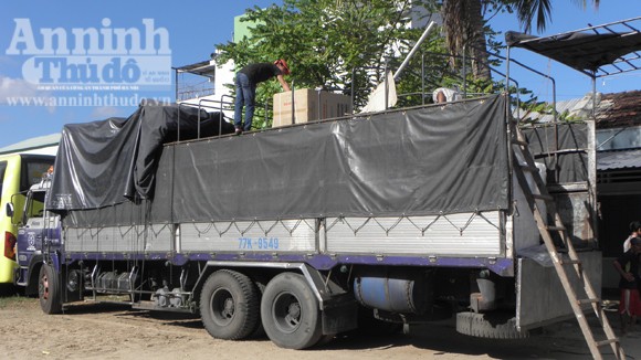 Phát hiện xe tải chở hàng lậu với số lượng lớn ảnh 1 Phát hiện xe tải chở hàng lậu với số lượng lớn ảnh 1