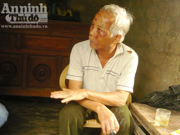 Quặn lòng giây phút đón thi thể nạn nhân trong vụ lật xe ở Lào ảnh 8 Quặn lòng giây phút đón thi thể nạn nhân trong vụ lật xe ở Lào ảnh 8