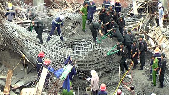 Sập sàn bê tông, 1 người chết, 3 người bị thương ảnh 1 Sập sàn bê tông, 1 người chết, 3 người bị thương ảnh 1