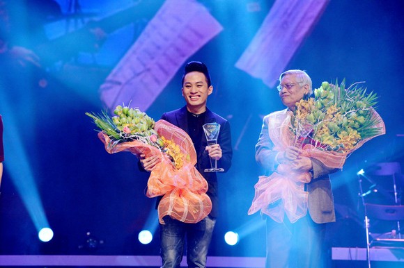 "Chiếc khăn Piêu" chiến thắng ngoạn mục, trở thành Bài hát của năm ảnh 2 "Chiếc khăn Piêu" chiến thắng ngoạn mục, trở thành Bài hát của năm ảnh 2