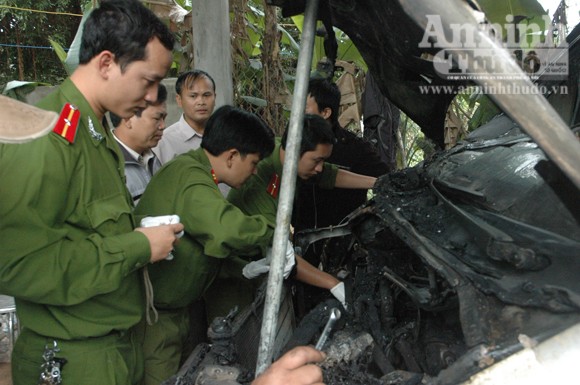 Nửa đêm, ôtô để trong ga-ra bốc cháy đùng đùng ảnh 1 Nửa đêm, ôtô để trong ga-ra bốc cháy đùng đùng ảnh 1