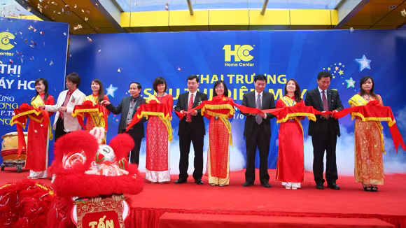 Siêu thị điện máy HC khai trương trụ sở mới ảnh 1