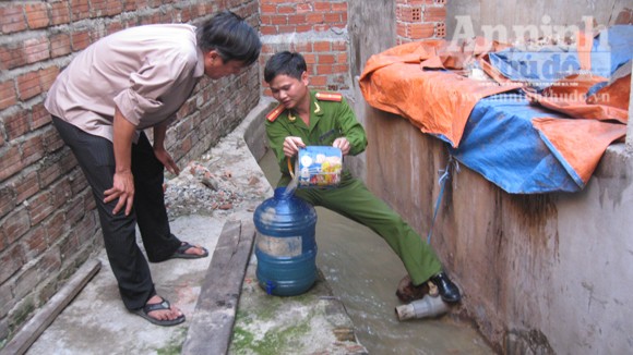 Doanh nghiệp chôn ống ngầm, xả thải bẩn xuống sông ảnh 2 Doanh nghiệp chôn ống ngầm, xả thải bẩn xuống sông ảnh 2