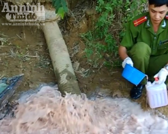 Doanh nghiệp chôn ống ngầm, xả thải bẩn xuống sông ảnh 3 Doanh nghiệp chôn ống ngầm, xả thải bẩn xuống sông ảnh 3