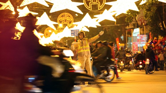 Những người đón Tết muộn ảnh 1 Những người đón Tết muộn ảnh 1