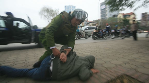 Những người đón Tết muộn ảnh 4 Những người đón Tết muộn ảnh 4