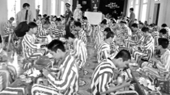 Sa bẫy ăn chơi và bản án 19 năm tù ảnh 2 Sa bẫy ăn chơi và bản án 19 năm tù ảnh 2