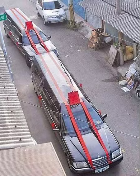Đám cưới kì quặc: Chọn ngày xấu, rước dâu bằng...xe tang! ảnh 2 Đám cưới kì quặc: Chọn ngày xấu, rước dâu bằng...xe tang! ảnh 2