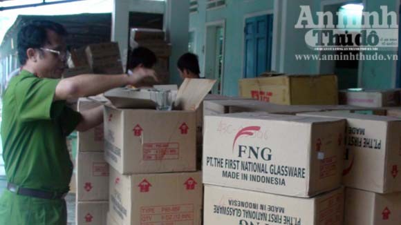 Phát hiện hàng trăm thùng mỹ phẩm nhập lậu ảnh 1 Phát hiện hàng trăm thùng mỹ phẩm nhập lậu ảnh 1