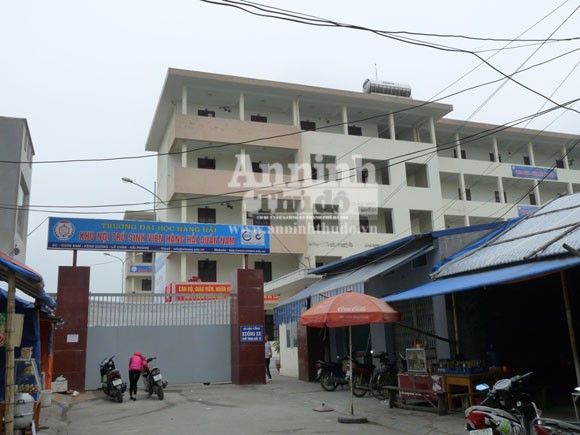 Sinh viên đại học Hàng hải đốt pháo tại ký túc xá lúc giữa đêm ảnh 1 Sinh viên đại học Hàng hải đốt pháo tại ký túc xá lúc giữa đêm ảnh 1