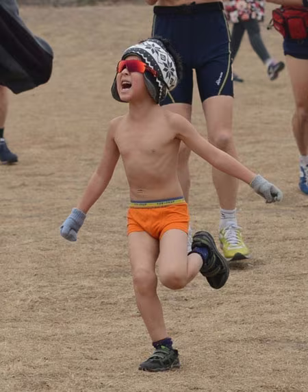 ‘’Trần như nhộng’’ chạy thi trong… thời tiết 0 độ C ảnh 5