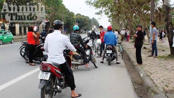 Lao xe vào cột điện, nam thanh niên tử vong ảnh 1 Lao xe vào cột điện, nam thanh niên tử vong ảnh 1