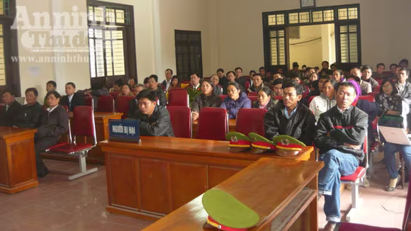 Xét xử vụ sập mỏ đá Lèn Cờ làm 25 người thương vong ảnh 2 Xét xử vụ sập mỏ đá Lèn Cờ làm 25 người thương vong ảnh 2