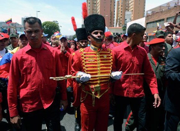 Hình ảnh lễ đưa tiễn linh cữu cố tổng thống Hugo Chavez ảnh 11 Hình ảnh lễ đưa tiễn linh cữu cố tổng thống Hugo Chavez ảnh 11